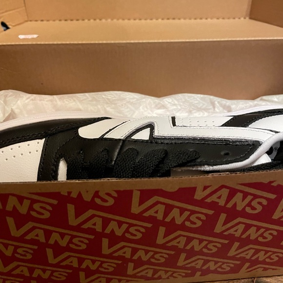 Vans - Picture 2 of 4